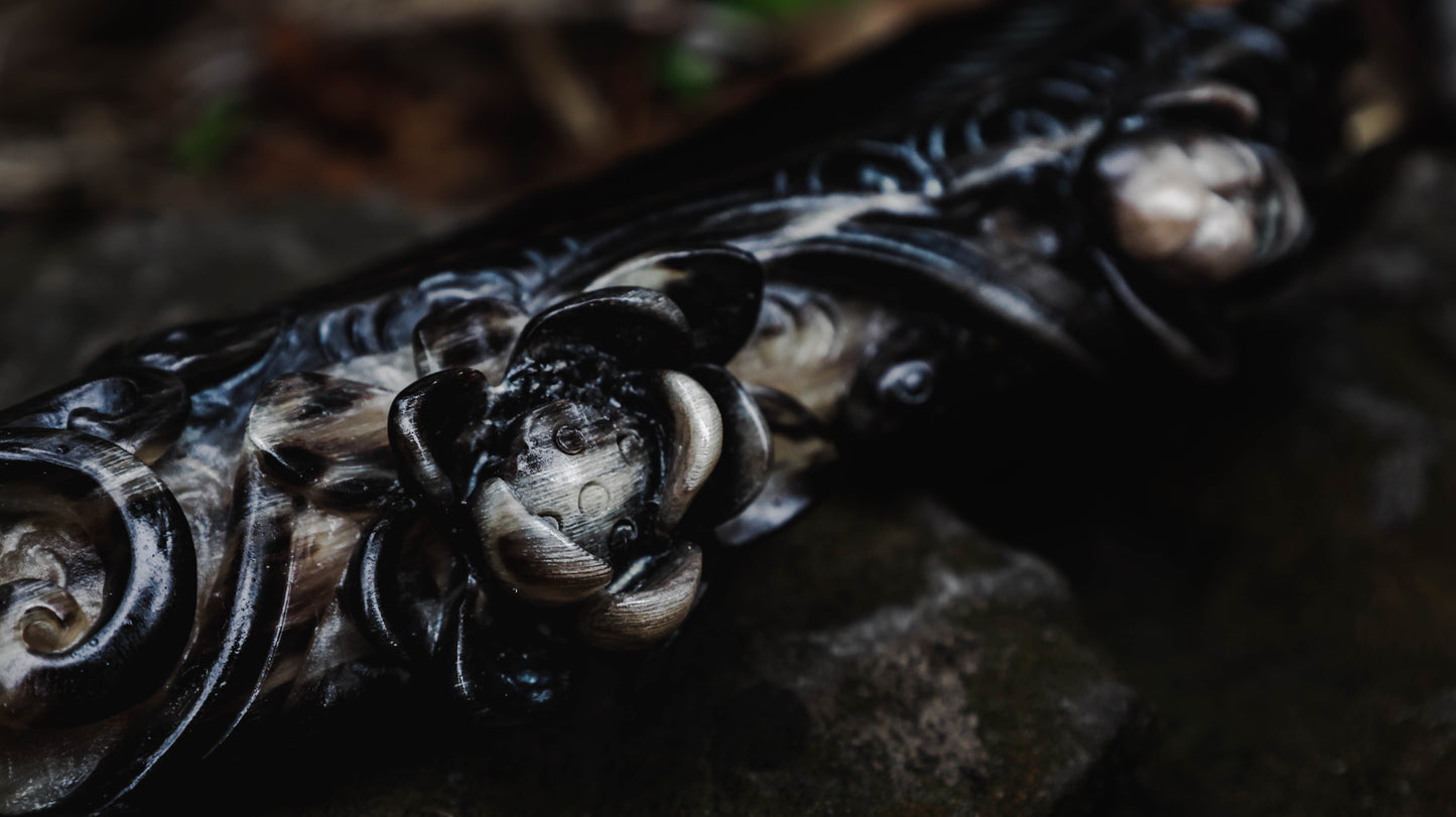 Artisanal Goat Horn Comb with Floral Goddess Handle斗羊精雕花神手柄梳