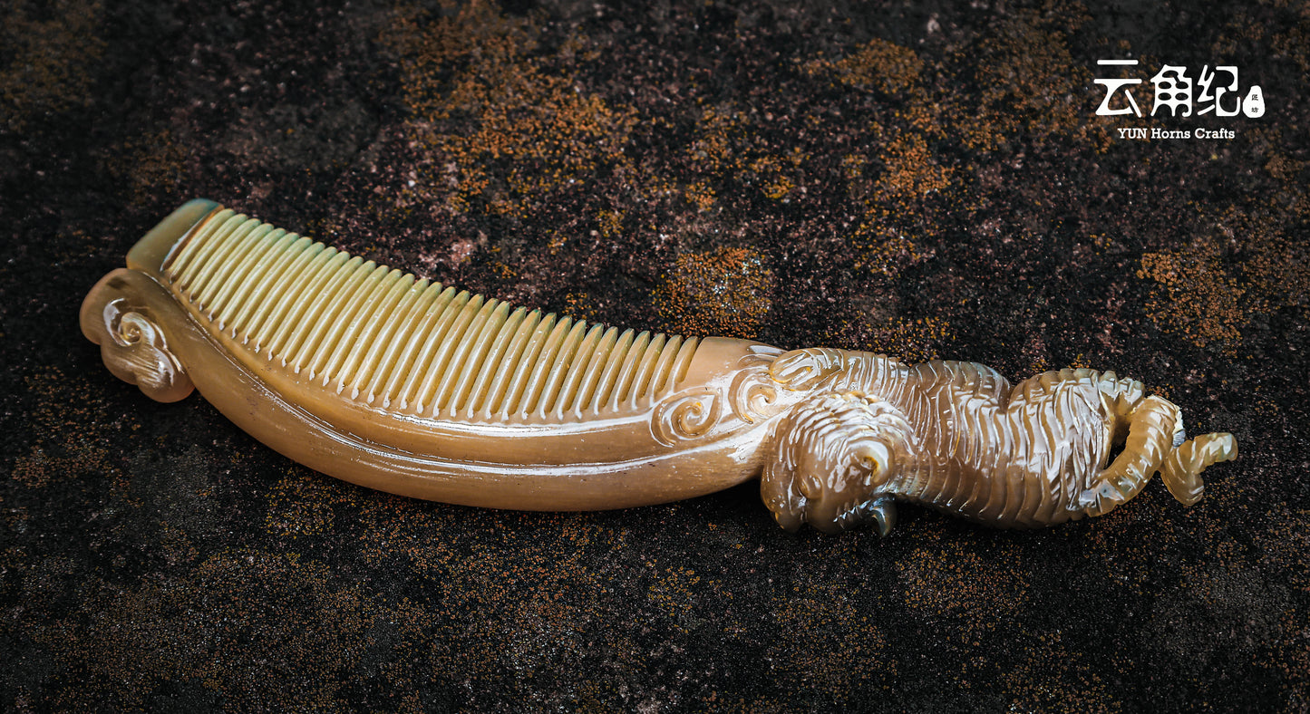 Exquisitely Carved Horn-Handled Comb-Tiger寅虎精雕手柄梳