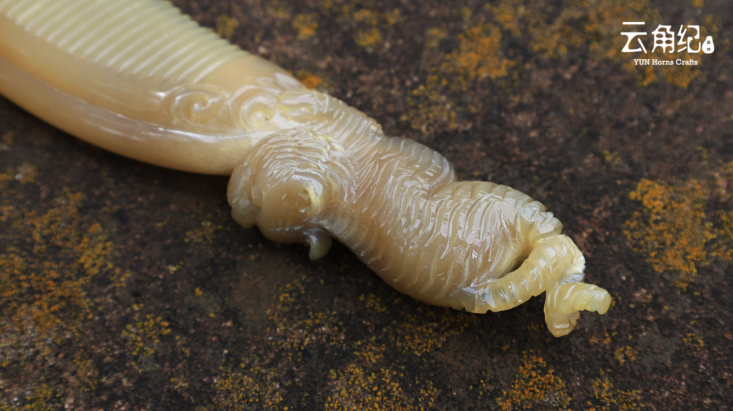 Exquisitely Carved Horn-Handled Comb-Tiger寅虎精雕手柄梳