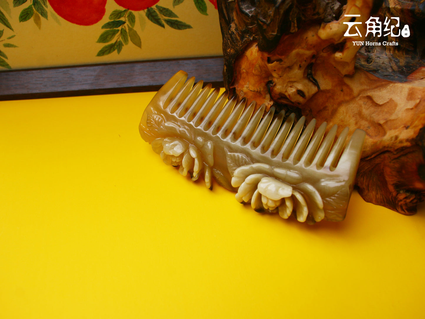 Peony Moon Comb - Handcrafted Elegance精雕牡丹花半月梳
